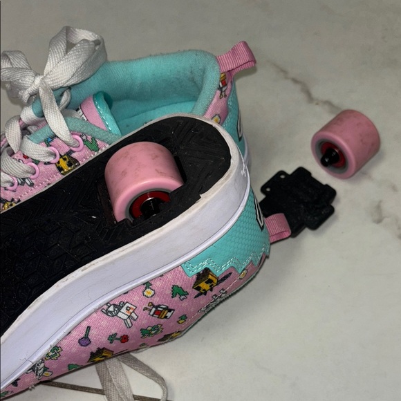 Big Kids Minecraft Heely’s in Pink with Wheels - Picture 5 of 6